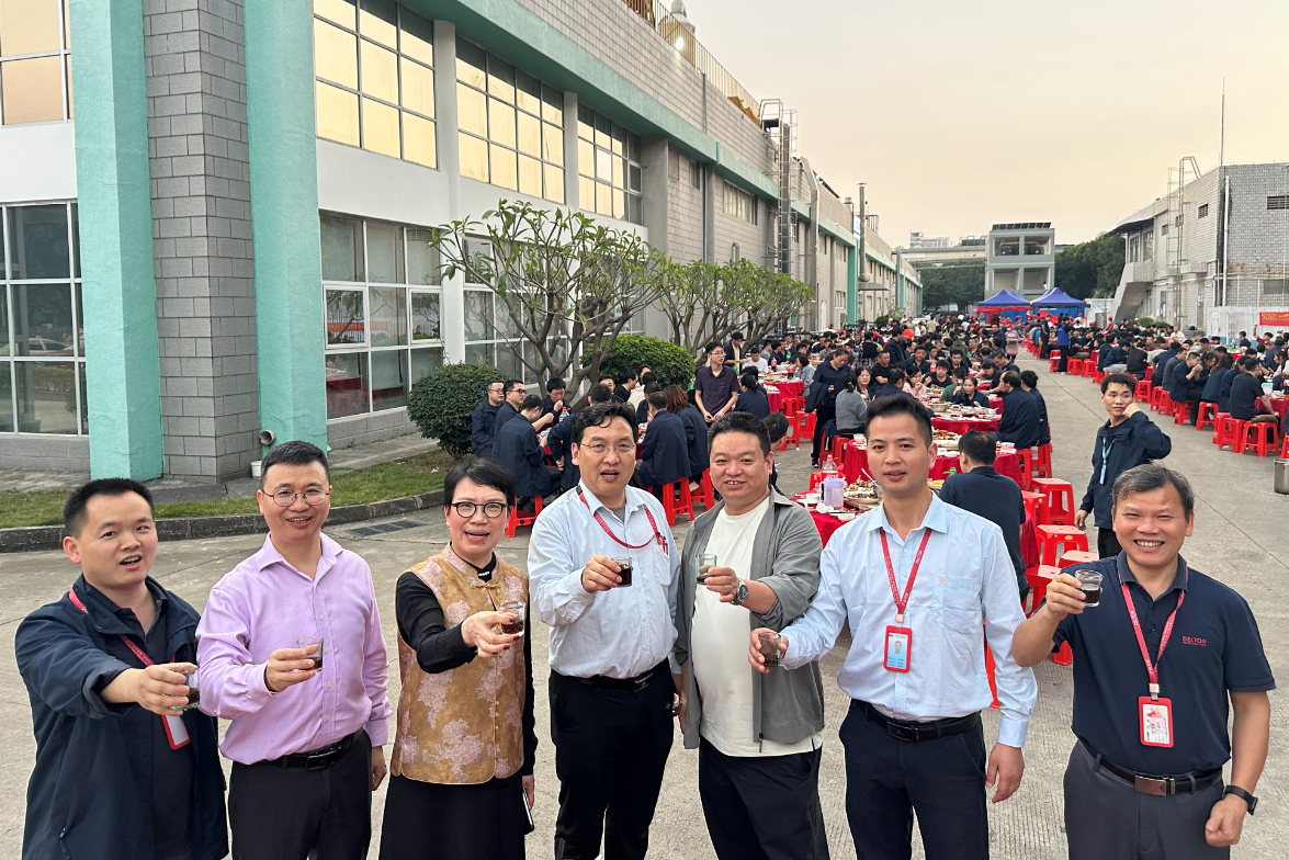 在j9国际站备用，我们这样过个暖心年！